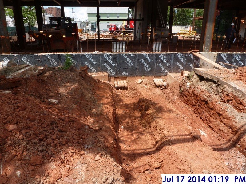 Excavation for the Tele-Data connecting the Court House Facing North (800x600)